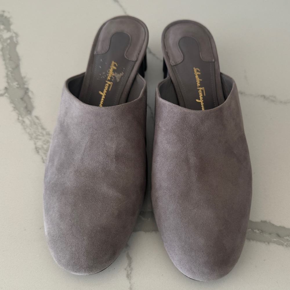 NWT Salvatore Ferragamo Heels Gray, Size 9 B